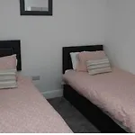 Newly Refurbished 3 Bed 2.5 Bath House In Staines