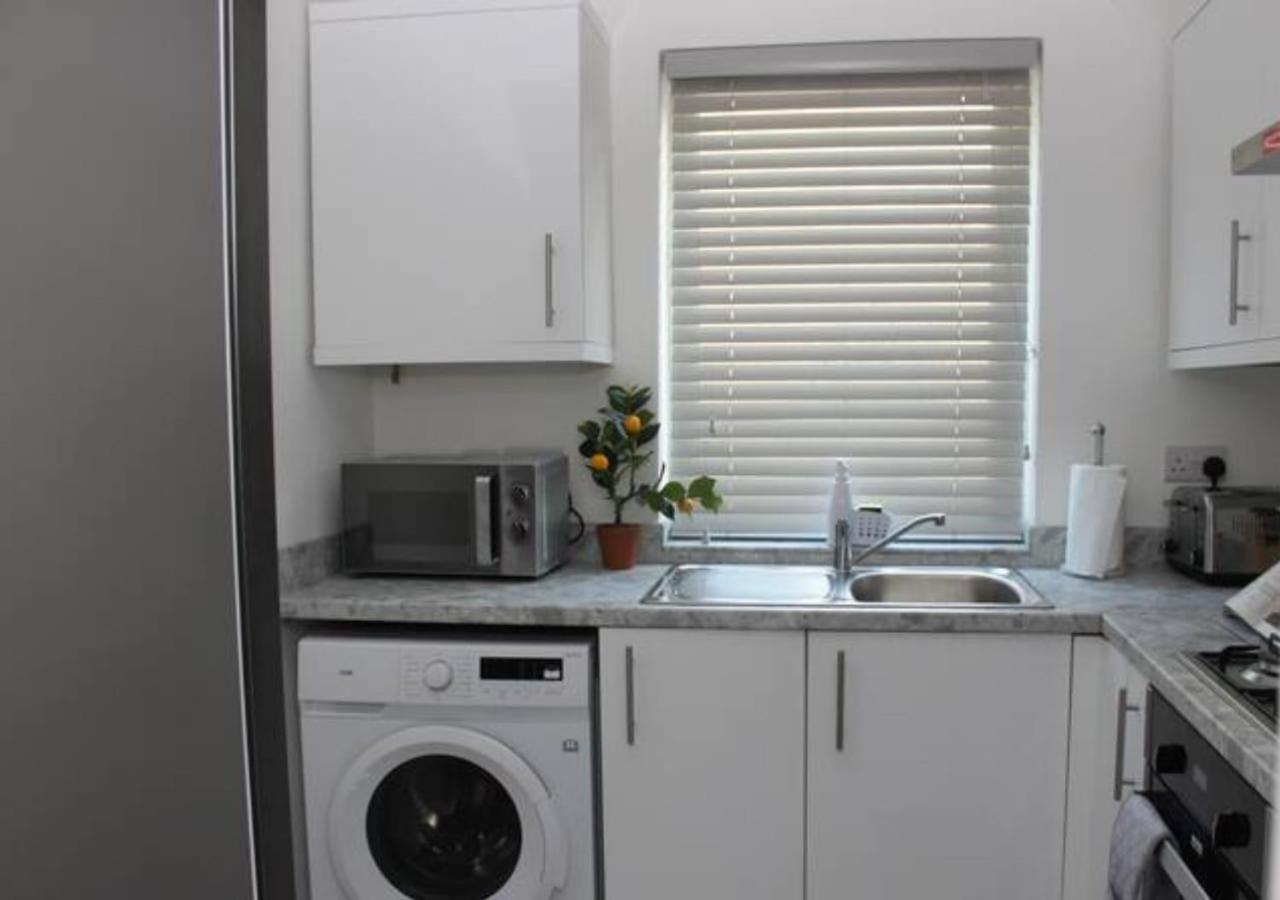 Newly Refurbished 3 Bed 2.5 Bath House In Staines-upon-Thames
