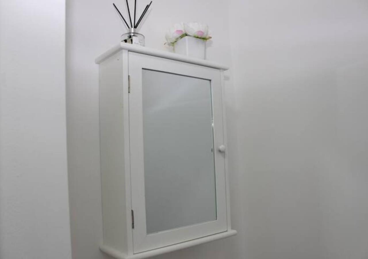 Newly Refurbished 3 Bed 2.5 Bath House In
