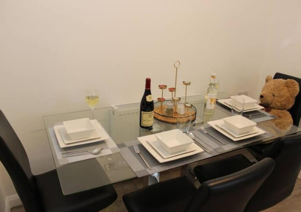 Holiday home Newly Refurbished 3 Bed 2.5 Bath House In *