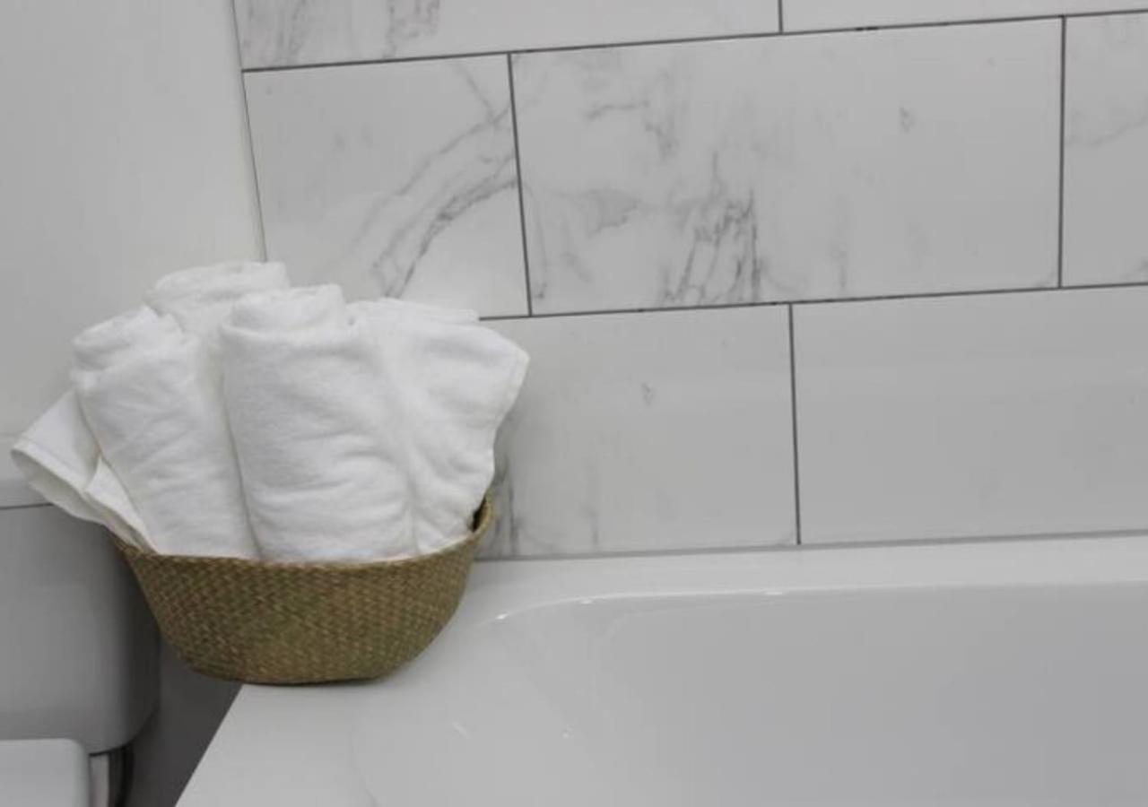 Holiday home Newly Refurbished 3 Bed 2.5 Bath House In Staines-upon-Thames