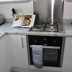Newly Refurbished 3 Bed 2.5 Bath House In Staines